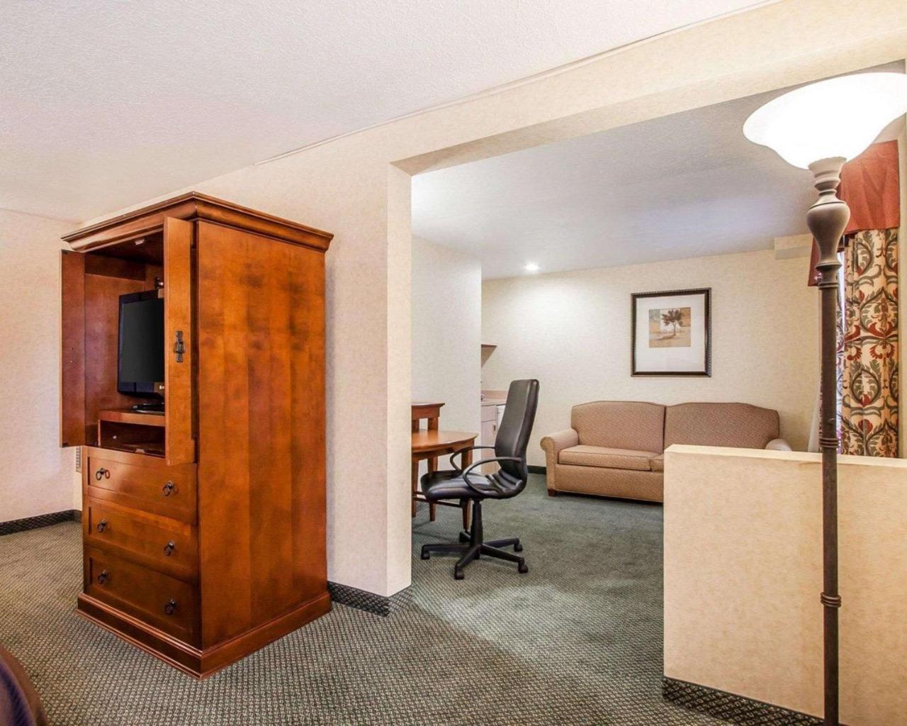 Comfort Inn Conference Center Hillsboro Εξωτερικό φωτογραφία