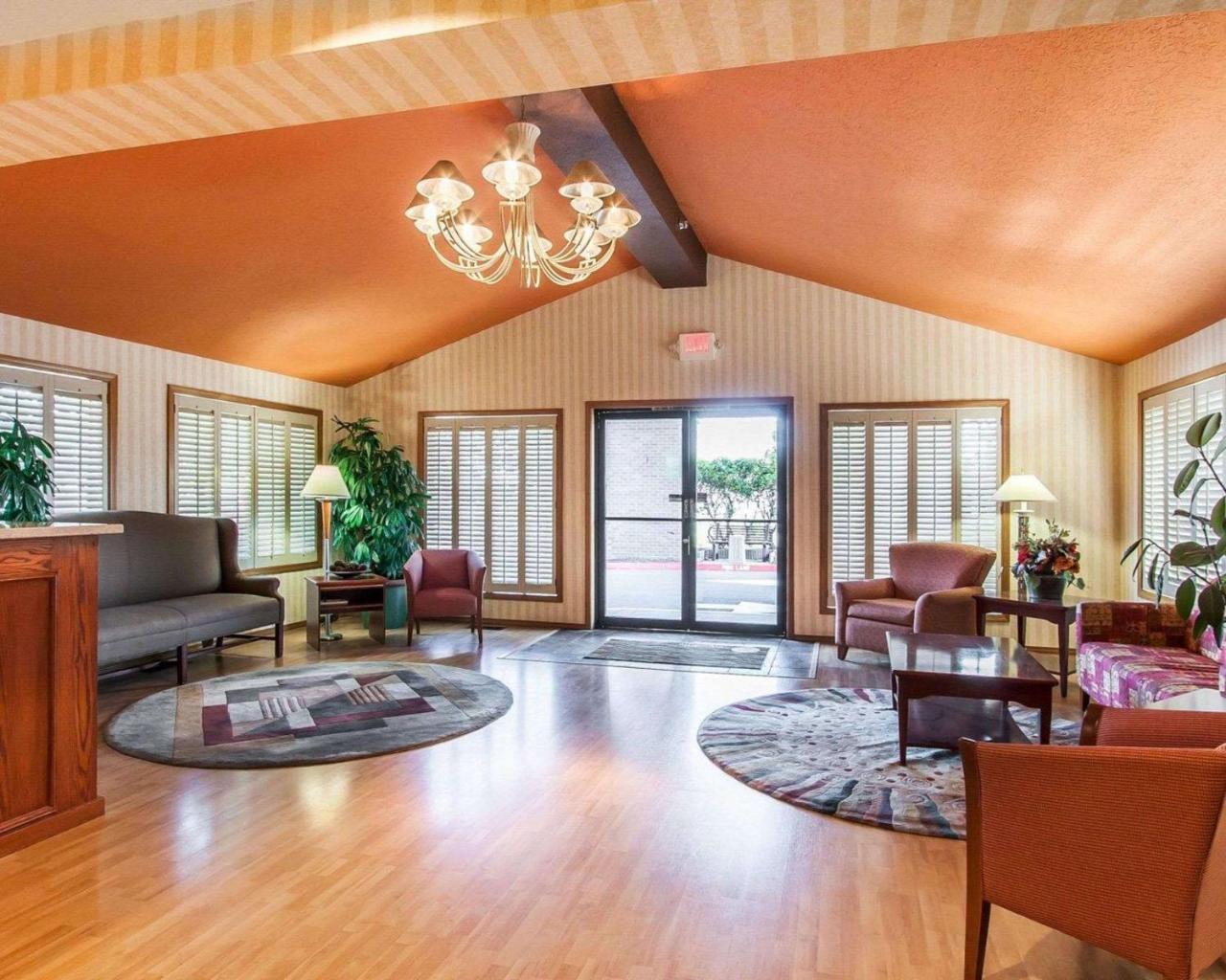 Comfort Inn Conference Center Hillsboro Εξωτερικό φωτογραφία