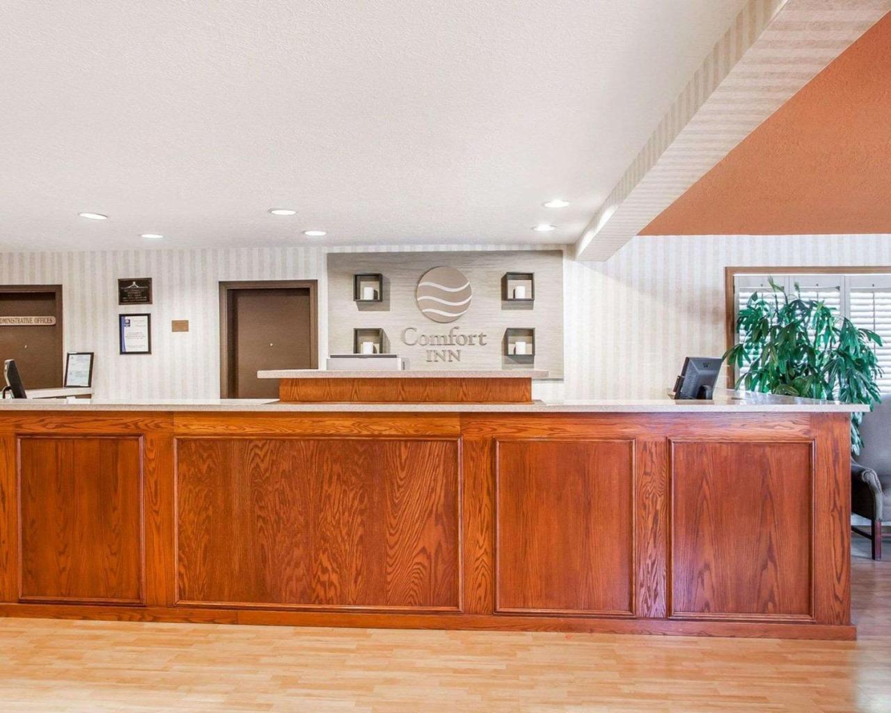 Comfort Inn Conference Center Hillsboro Εξωτερικό φωτογραφία