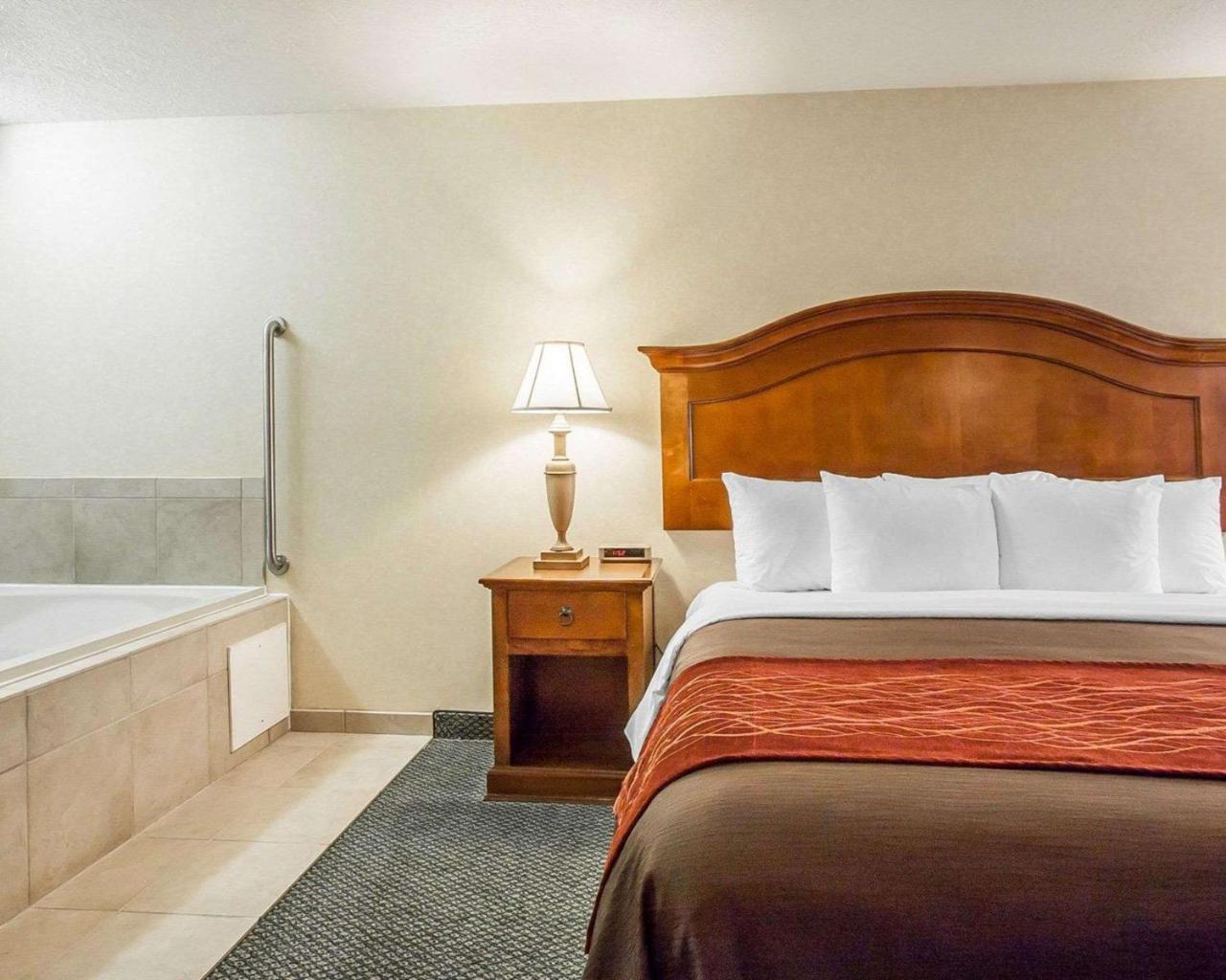 Comfort Inn Conference Center Hillsboro Εξωτερικό φωτογραφία