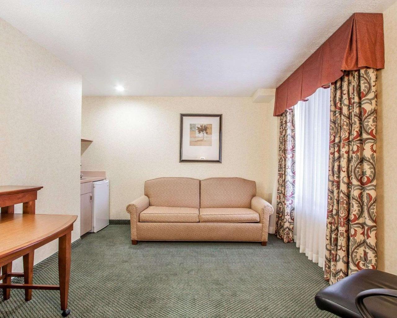 Comfort Inn Conference Center Hillsboro Εξωτερικό φωτογραφία